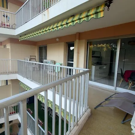 Apartman Cozy With Ac, Parking And Terrace